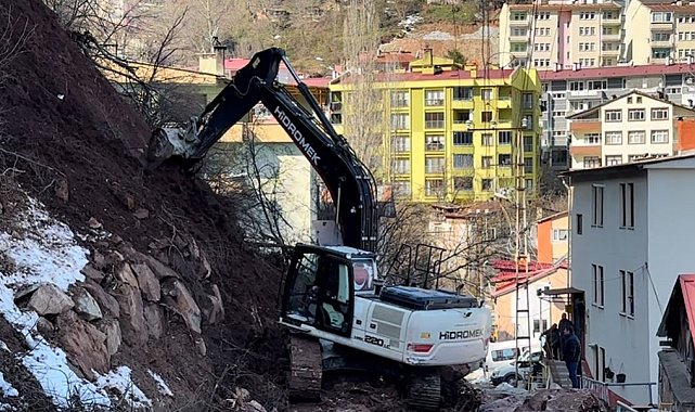 Artvin'de heyelan sonrası ekipler çalışmalarına başladı