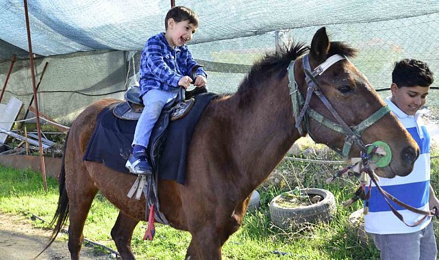 At binme çiftliğini özel ve kimsesiz çocukların hizmetine sundu