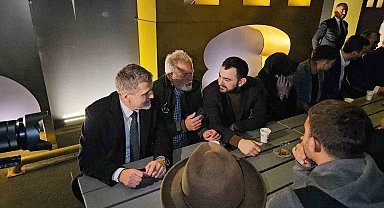 At üstünde Hacca giden Endülüslü Müslümanlar iftarlarını İstanbul'da açtı