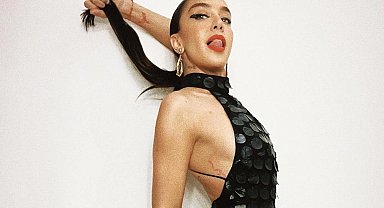 Aybüke Albere dans provaları için stüdyoda... Göbek atarken adeta usta dansçılara taş çıkarttı