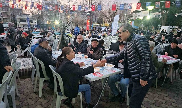 Aydın BŞB'nin Nazilli'deki ilk iftar sofrası doldu taştı