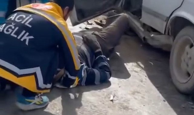 Aydın'da iki araç kafa kafaya çarpıştı 3 yaralı