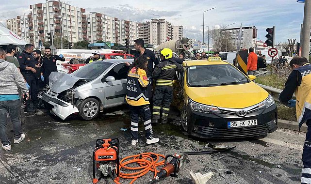 Aydın'da taksi ile otomobil çarpıştı: 2 yaralı
