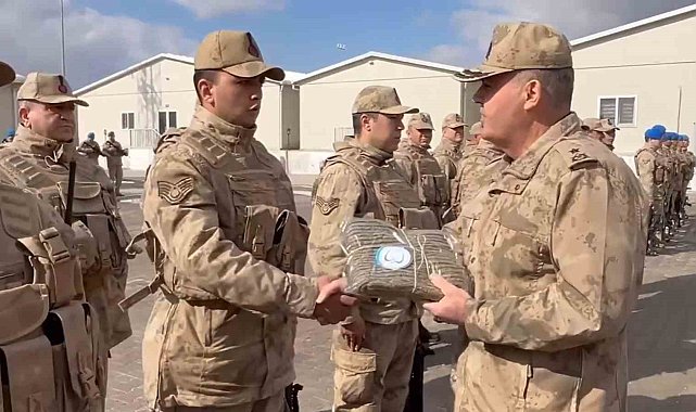 Aydınlı öğrenciler kalpleri ısıttı, mehmetçikler için örülen atkılar yerine ulaştı