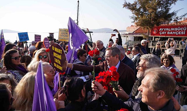 Ayvalık'ta 8 Mart Kadınlar Günü coşkuyla kutlandı