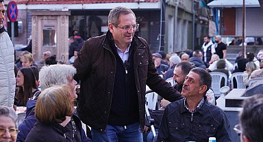Ayvalık'ta belediyenin verdiği iftara binlerce kişi katıldı