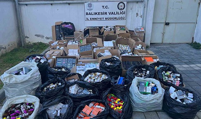 Ayvalık'ta polis, kaçak tütün ve cinsel uyarıcı madde satışı yapanlara geçit vermedi