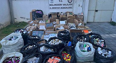 Ayvalık'ta polis, kaçak tütün ve cinsel uyarıcı madde satışı yapanlara geçit vermedi