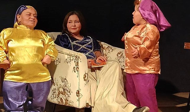 Ayvalık'ta "Teknoloji Prensesi" beğeniyle izlendi