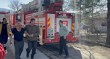 Baca yangını az kalsın evi yakıyordu: Muhtar dumandan etkilendi