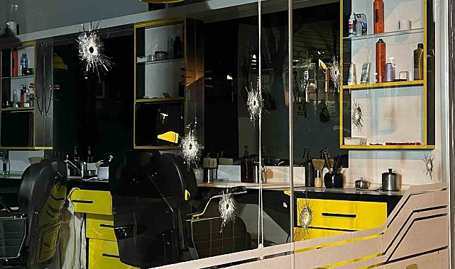 Bağcılar'da berber dükkanı kurşunlandı: 1 ağır yaralı