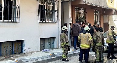 Bağcılar'da çıkan yangında yatağa bağımlı bir kişi hayatını kaybetti