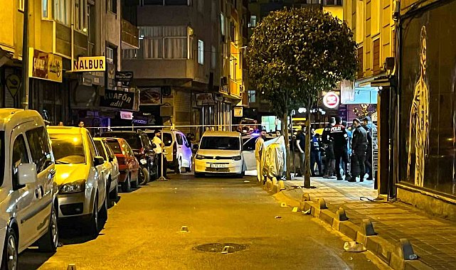 Bağcılar'da motosikleti şüpheliler iki kişiye silahlı saldırı düzenledi: 1 ölü, 1 yaralı