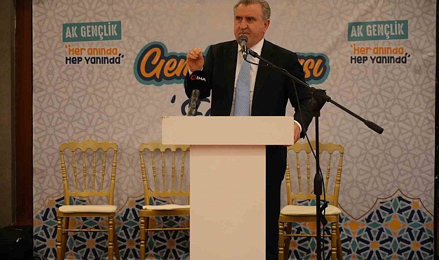 Bakan Bak, Edirne'de gençlerle iftarda buluştu