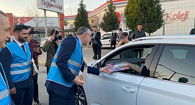 Bakan Işıkhan, sürücülere iftariyelik dağıttı