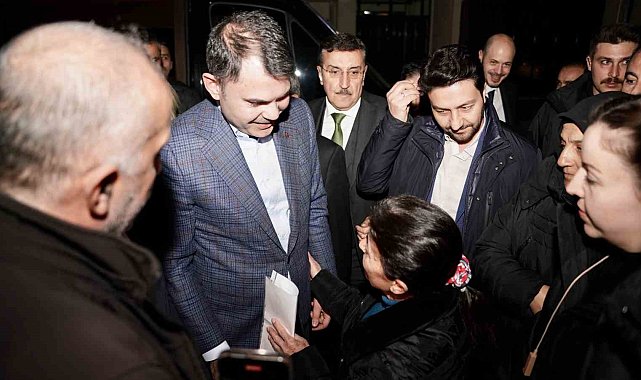 Bakan Kurum, depremde ailesini kaybeden Malatyalı Ömer Gürbüz'ü ziyaret etti