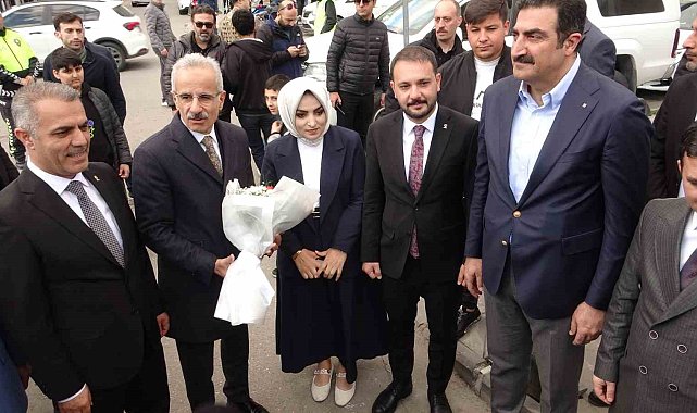 Bakan Uraloğlu, AK Parti Batman İl Başkanlığını ziyaret etti