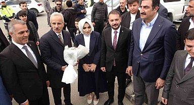 Bakan Uraloğlu, AK Parti Batman İl Başkanlığını ziyaret etti
