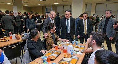 Bakan Yardımcısı Eminoğlu Çorum'da üniversite öğrenileriyle buluştu