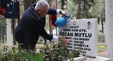 Balıkesir Edremit Şehitliği'ne anlamlı ziyaret