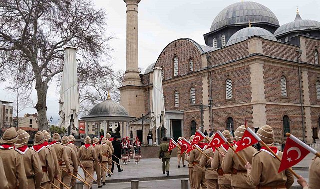 Balıkesir Lisesi keşşafları Çanakkale cephesine uğurlandı