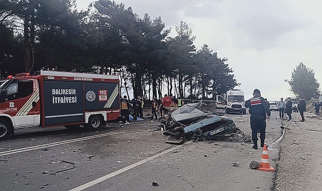 Balıkesir'de feci kaza: 1 ölü, 1'i ağır 10 yaralı