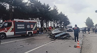 Balıkesir'de feci kaza: 1 ölü, 1'i ağır 10 yaralı