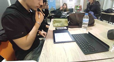 Balıkesir'de yetenekli gençler çizimleriyle büyüledi