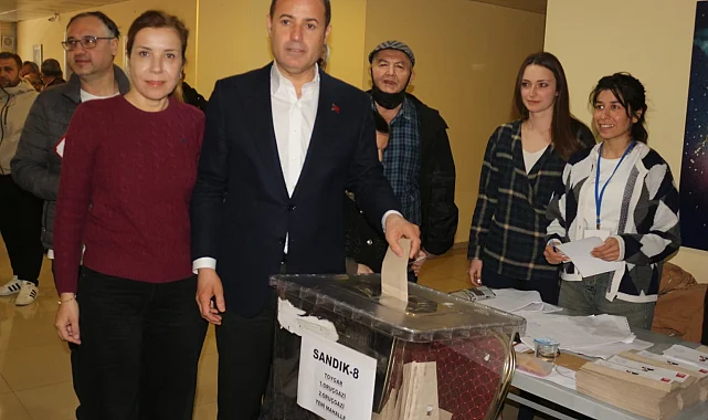Balıkesir'in 20 ilçesinde vatandaşlar sandıkları doldurdu