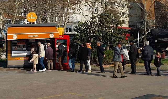 Bandırma'da uygun fiyatlı pide için uzun kuyruklar oluştu