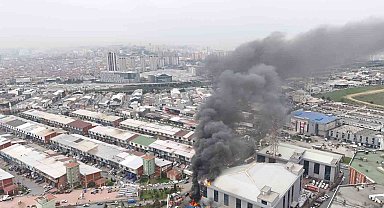 Başakşehir'de motosiklet fabrikasında yangın: Alevlerin yükseldiği fabrika havadan görüntülendi