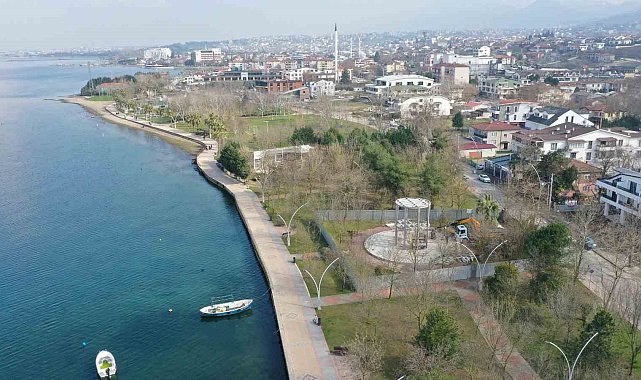 Başiskele'ye manzaralı kitap kafe