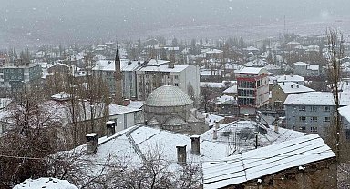 Başkale beyaza büründü