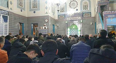 Başkale'de Kadir Gecesi dualarla idrak edildi
