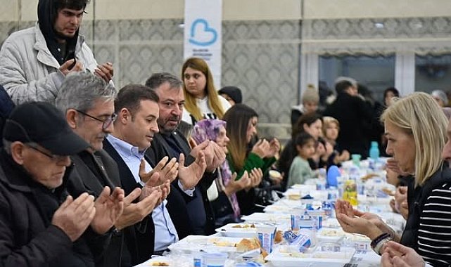 Başkan Ahmet Akın, Kepsut'ta Ramazan iftar yemeği düzenledi