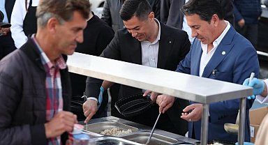 Başkan Aras ve Başkan Ünlü, Marmaris'te binlerce kişiyle iftar yaptı