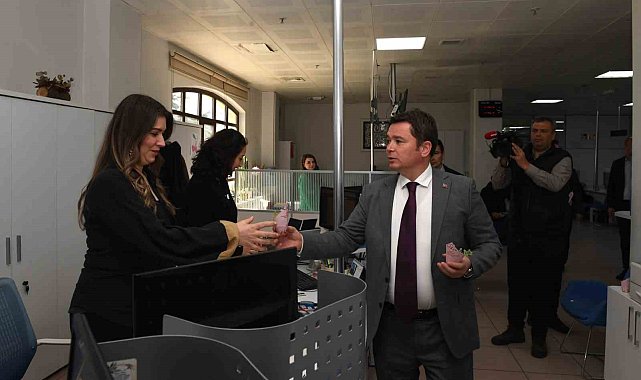 Başkan Aydın mesai arkadaşlarının Kadınlar Günü'nü kutladı