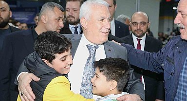 Başkan Bozbey'den gençlere halı saha müjdesi