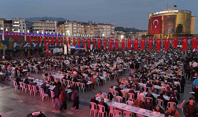 Başkan Çerçioğlu, iftarda vatandaşlarla buluştu