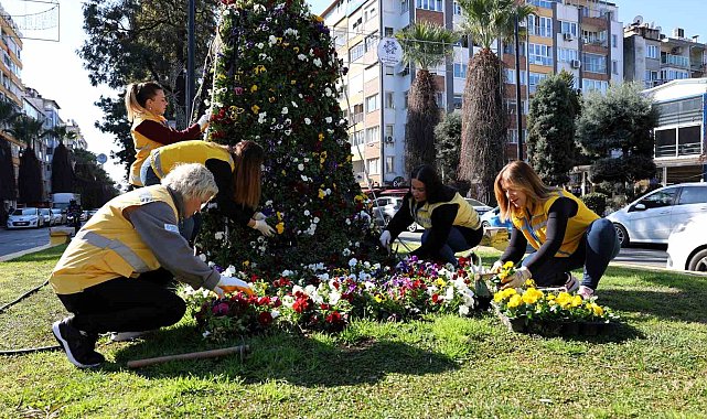 Başkan Çerçioğlu kadınlar ile ele ele veriyor, Aydın rengarenk çiçekler ile süsleniyor