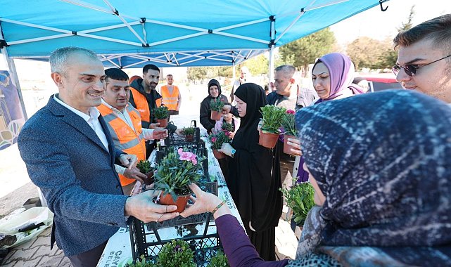 Başkan Çiftçi, kabir ziyareti yapan Çayırovalıları yalnız bırakmadı