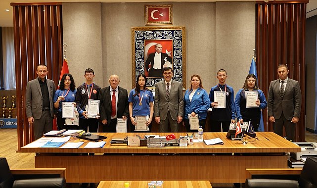 Başkan Eyüp Kahveci, başarılı kick boks sporcularını ağırladı