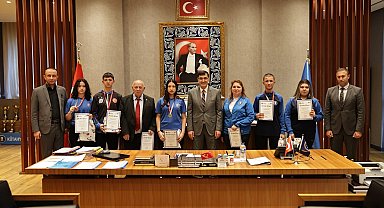 Başkan Eyüp Kahveci, başarılı kick boks sporcularını ağırladı