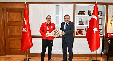Başkan Genç Dünya Şampiyonu Busenaz Sürmeneli'yi ağırladı