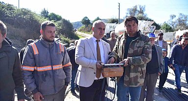 Başkan Kaya Arzular'a köprü için ilk betonu döktü