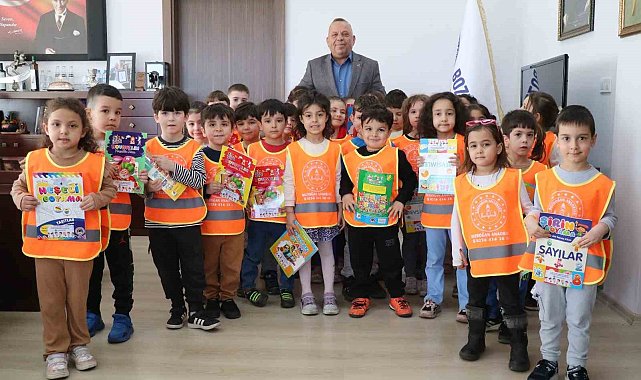 Başkan Özel minik öğrencileri ağırladı