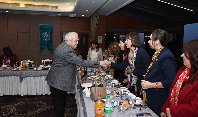 Başkan Şadi Özdemir kadınlarla iftarda buluştu