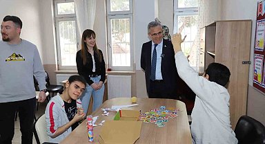 Başkan Tetik'ten özel çocuklara anlamlı ziyaret