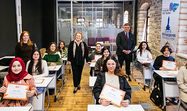 Başkan Tugay, Meslek Fabrikası'nda Güler Sabancı'yı ağırladı