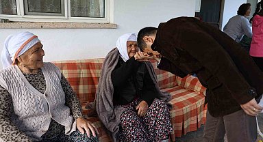Başkan Ünlü, vatandaşlarla bayramlaştı